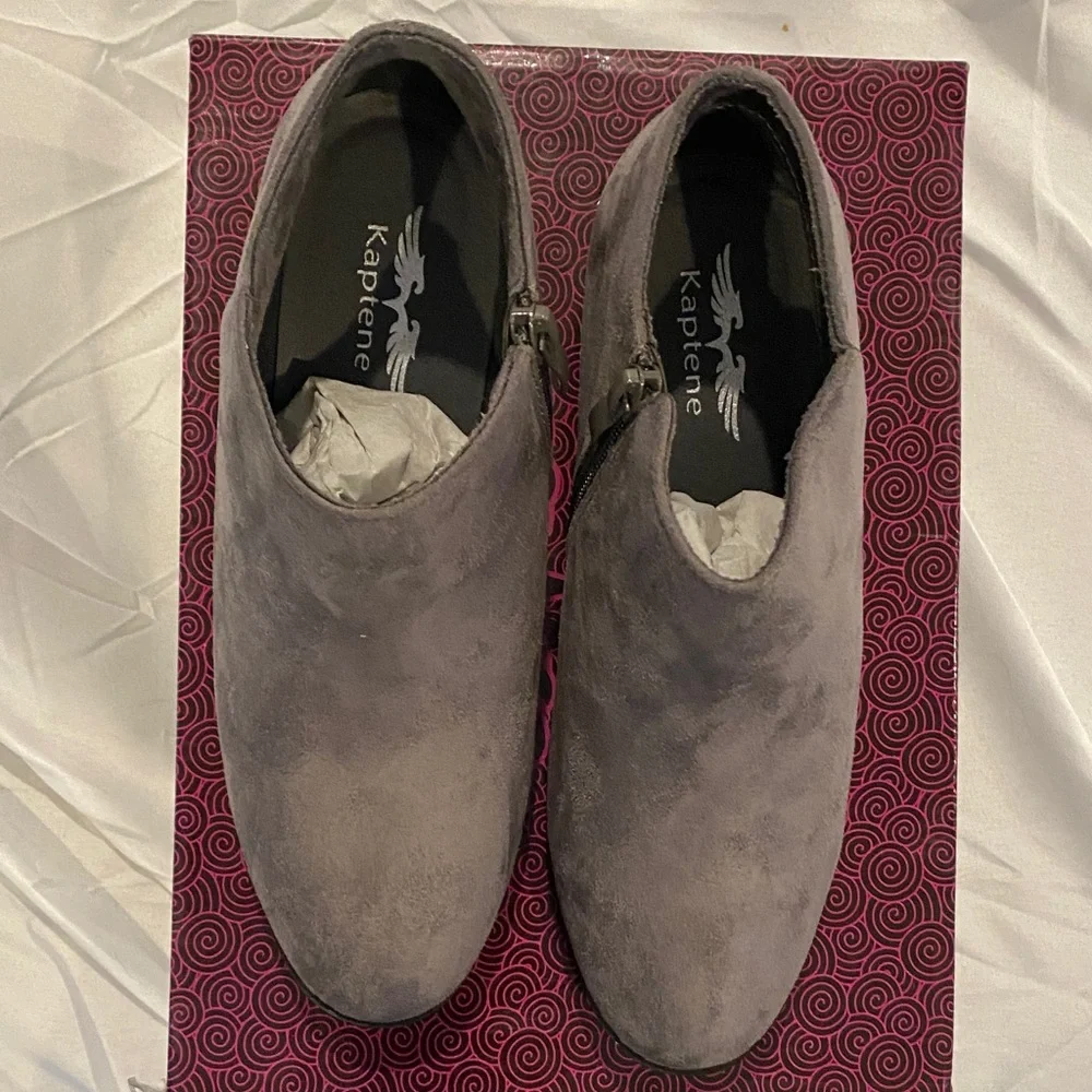 Charming‎ Gray Ankle Booties